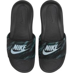 Nike Victori One Slider Men Black Pure Platinum -Water Adventure 87560266130c Nike Badeschuhe Victori He black